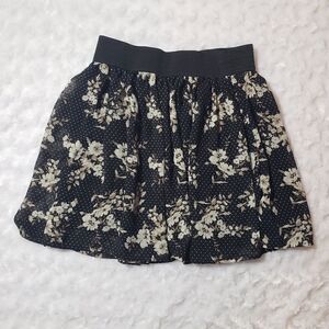 Forever 21 size small black and white floral print skirt